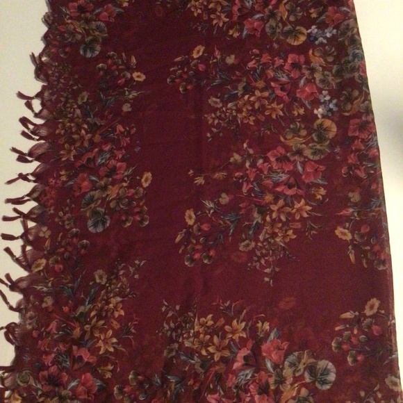 Wine coloured flower print Turkish Scarf with Tassels - Picture 4 of 5